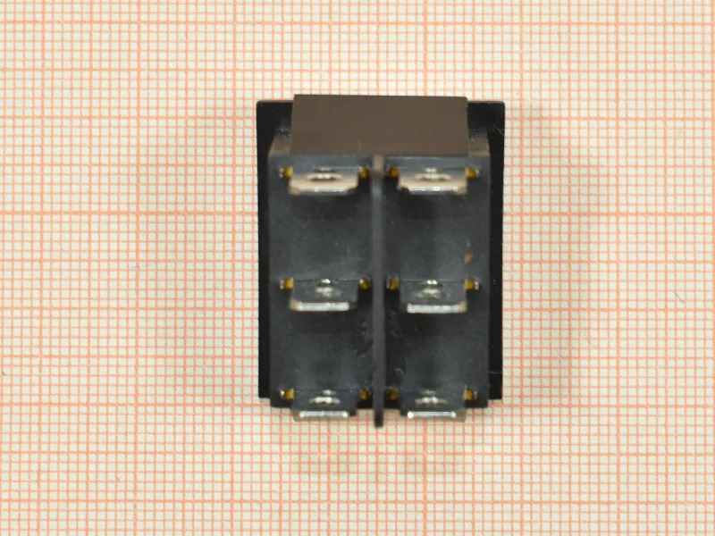 Выключатель одноклавишный широкий с зеленой индикаторной лампой, 15А, 250В Выключатель одноклавишный широкий с зеленой индикаторной лампой, 15А, 250В